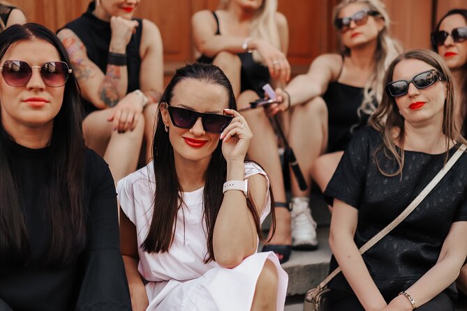 1H Private Photoshoot in Old Town of Riga - The photo package and delivery time