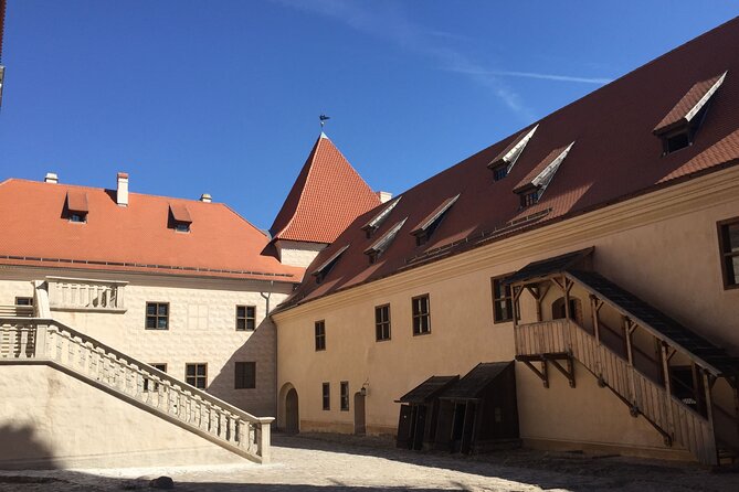 2 countries! Hill of Crosses, Rundale Palace and Bauska castle - Practical advice before you book