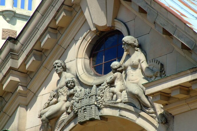 2 Hours Walking Tour in Legends and Secret of Riga's Old Town - Narrow lanes, Bremen musicians, and cathedral roosters