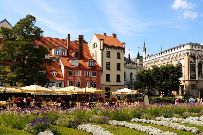 CITY QUEST RIGA: unlock the mysteries of this city! - Starting at the Freedom Monument