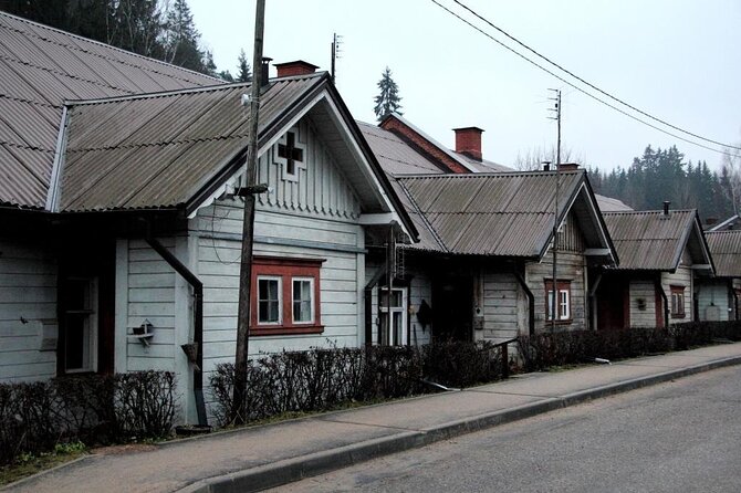 Day trip to Gauja National Park: animals, castles and a cave - Walking among Latvian animals at Līgatne Nature Trails