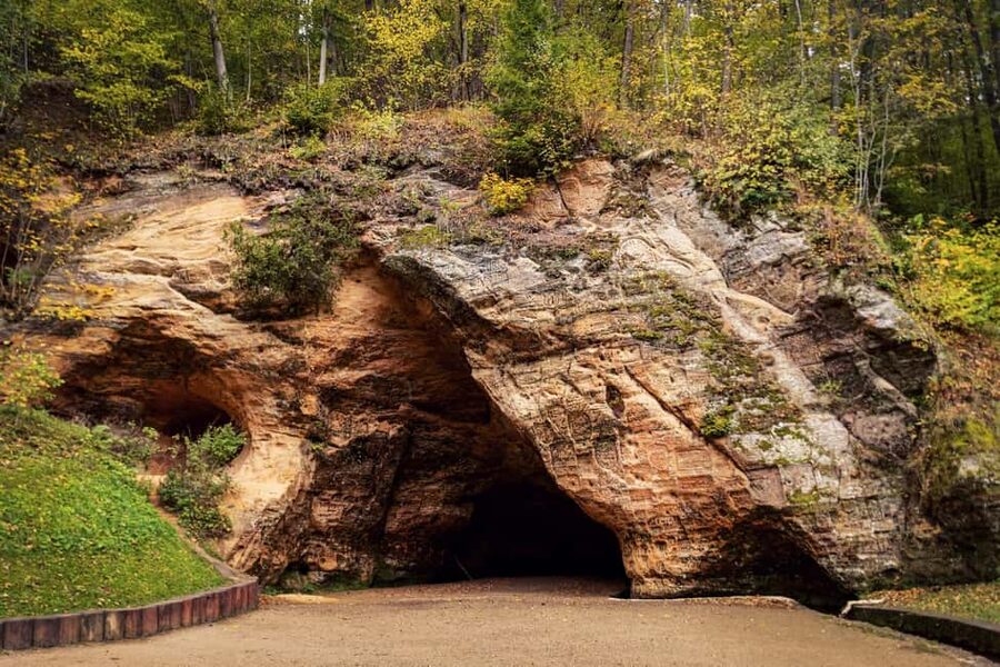 From Riga: Sigulda and Turaida Legends Tour - Lunch at the Complex Cathouse is casual and local