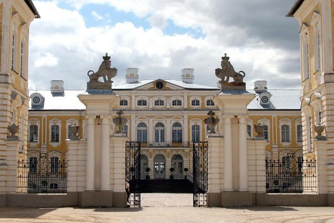 Full-Day Private Trip to Palace and Medieval Castle from Riga - Rundāle Palace and its Baroque rooms