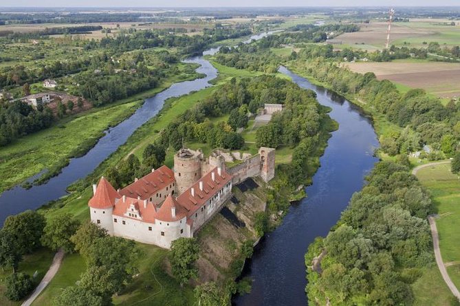 Full-Day Private Trip to Palace and Medieval Castle from Riga - The driver’s role, and what it does not include