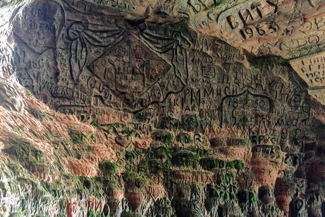 Hiking in Gauja National Park - Gutmanis Cave, the best-known natural stop