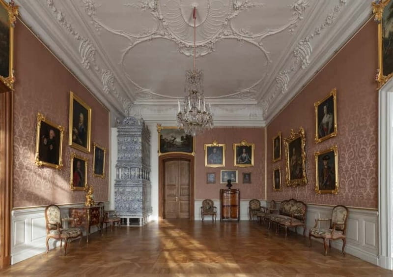 Latvian Palace and Medieval Castle Private Trip - Lunch near Rundale Palace, or a picnic