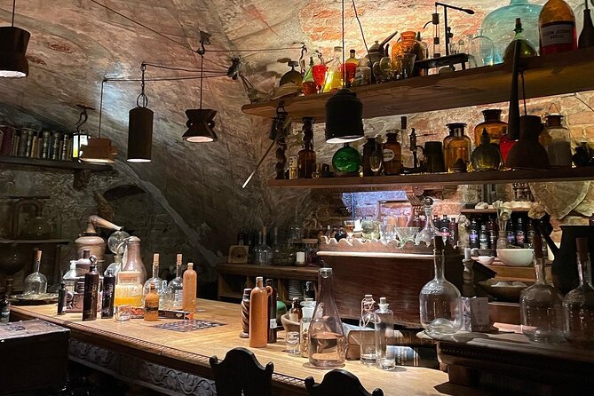 Medieval Experience: Guided Sightseeing and Food Tasting - One hour through Riga’s Old Town
