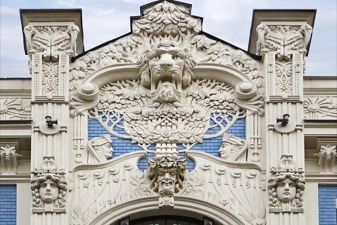 Old Town And Art Nouveau Walking Tour Of Riga - Town Hall Square and Riga’s city center