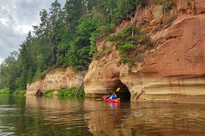 One-Day Kayaking Trip in Gauja River Valley - The picnic: simple, local, and filling