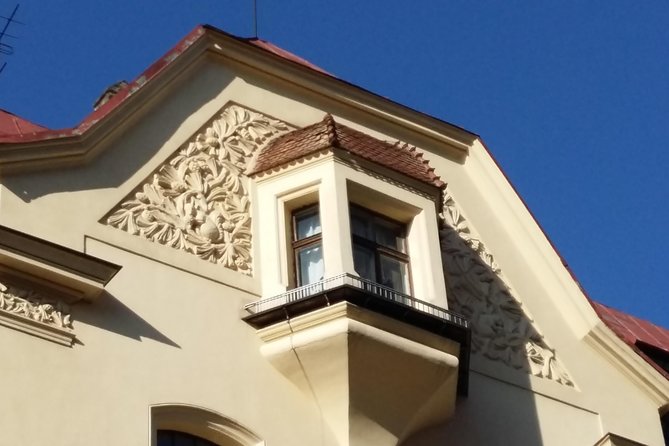 Riga Art Nouveau walking tour - The Freedom Monument adds a national story