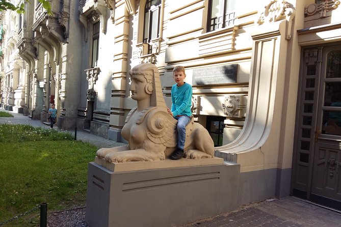 Riga Art Nouveau walking tour - Group size, pace, and weather