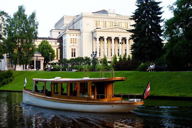 Riga City Canal & Daugava River Premium Boat Tour with Audioguide - A calm start beside Bastejkalna Park