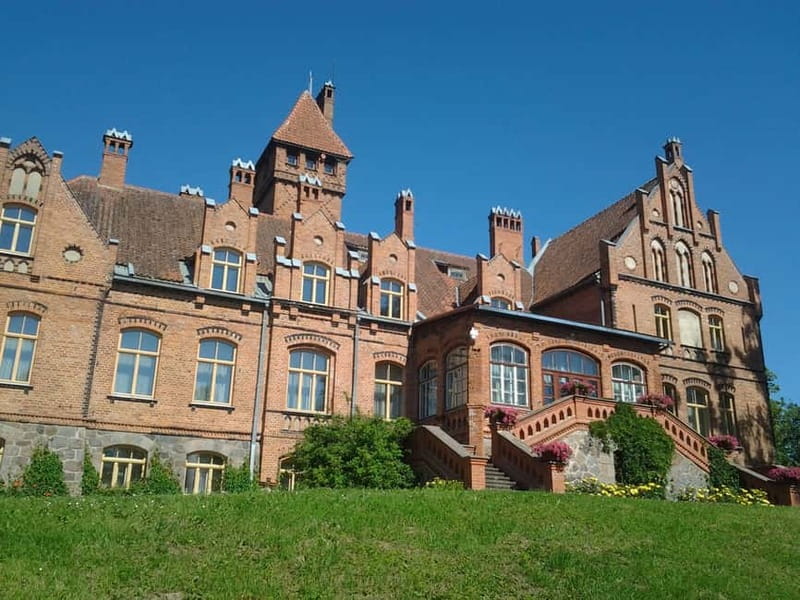 Riga: Nearby Manors and Castles Tour - Tukums, old streets and rose gardens