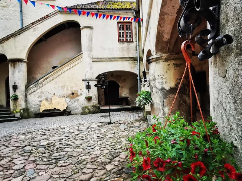 Riga: Nearby Manors and Castles Tour - Jaunpils Castle, the medieval centerpiece