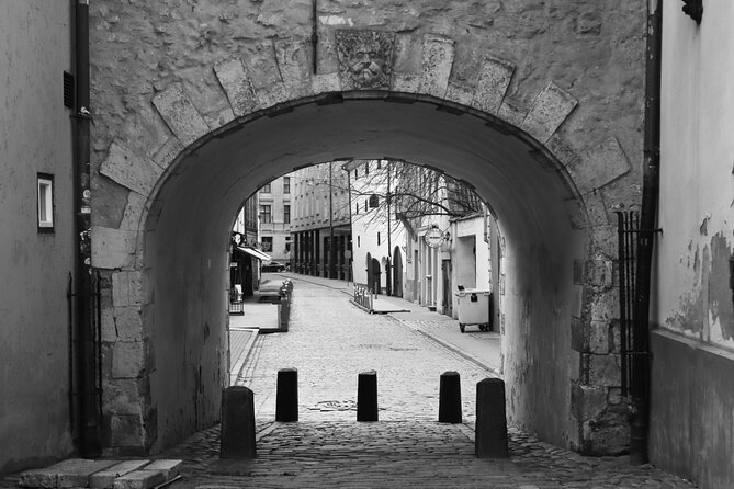 Riga: Old Town Legends & Black Balsam Tasting - The Three Brothers and Riga’s oldest homes