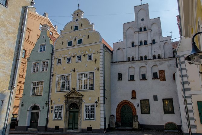 Riga Old Town walking tour - Town Hall Square: Riga’s grand opening scene