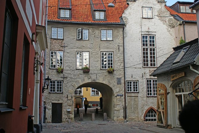 Riga Old Town Walking Tour in a Small Group - Local guides and the human side of Riga