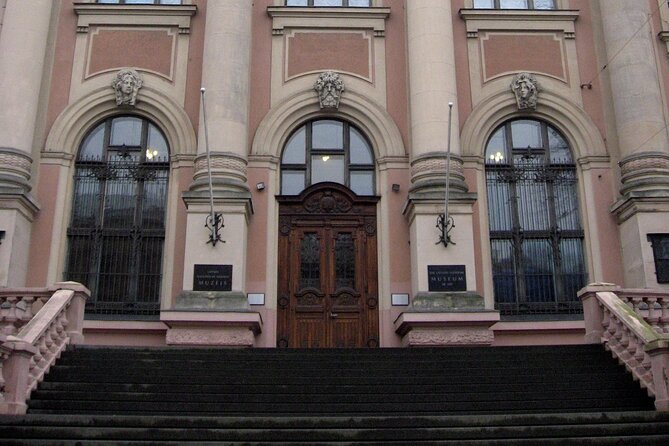 Riga's Architecture: A self-guided audio tour of the city's art nouveau history - Starting at the Latvian National Museum of Art