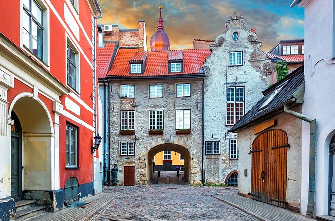 Riga Scavenger Hunt and Highlights Self Guided Audio Tour - Laima Clock and Bastejkalna Park