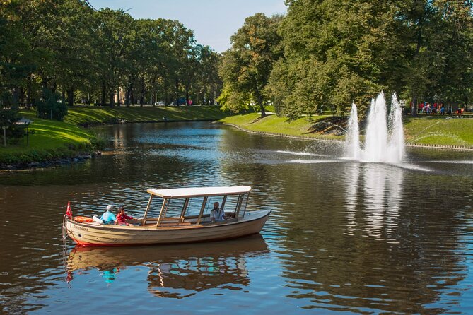 Riga Sightseeing Tour by Canal Boat with Audioguide - Why the canal is a smart place to begin in Riga