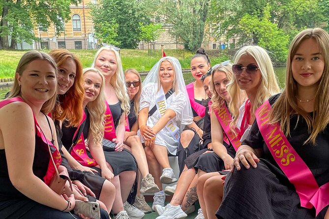 Riga Sightseeing Tour by Canal Boat with Audioguide - Kipsala’s wooden houses and the Vansu Bridge