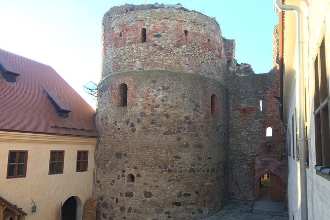 Tour from Riga to Vilnius: Bauska Castle, Rundale Palace and The Hill of Crosses - The Hill of Crosses, a powerful final stop