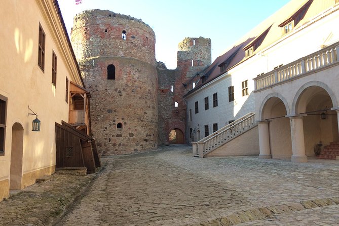 Tour from Riga to Vilnius: Bauska Castle, Rundale Palace and The Hill of Crosses - Timing, seasons, and the passport rule
