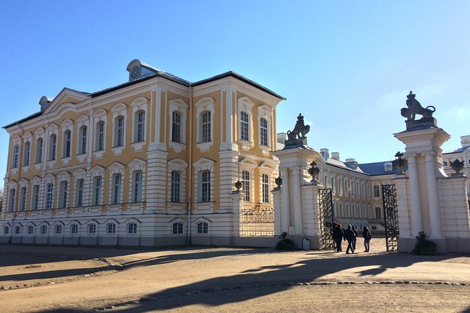 Tour from Riga to Vilnius: Bauska Castle, Rundale Palace and The Hill of Crosses - Who will get the most from this day