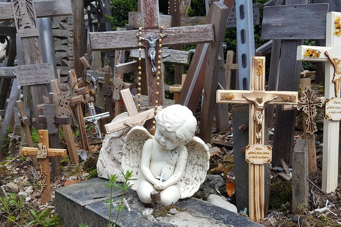 Tour from Riga - Vilnius via Bauska, Rundale, The Hill of Crosses - Timing, meals, and border details